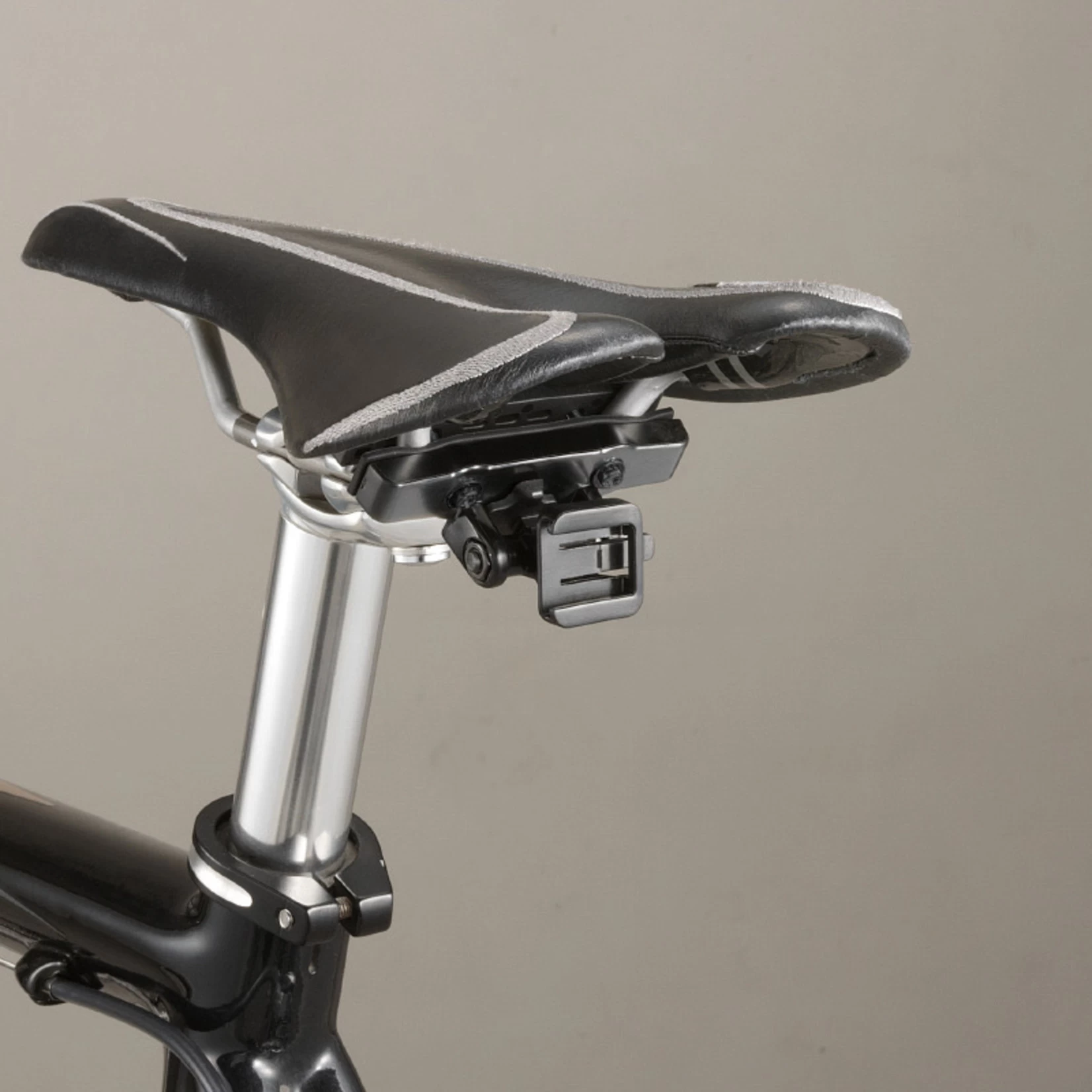 CATEYE RM-1 REAR SADDLE MOUNT BRACKET - Image 2