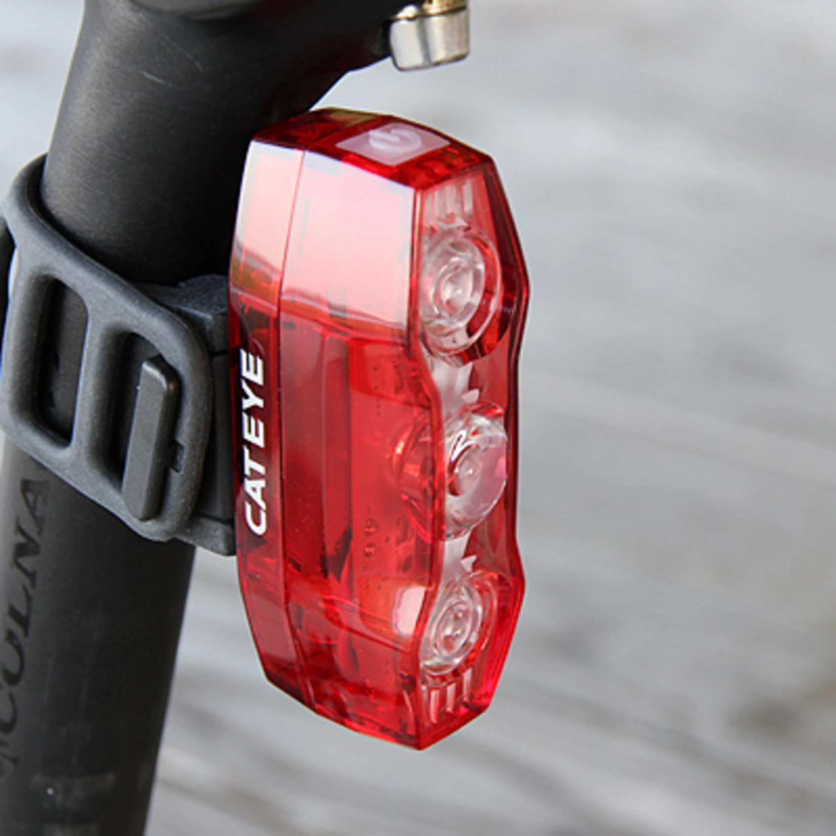 CATEYE VIZ 300 REAR LIGHT - Image 3