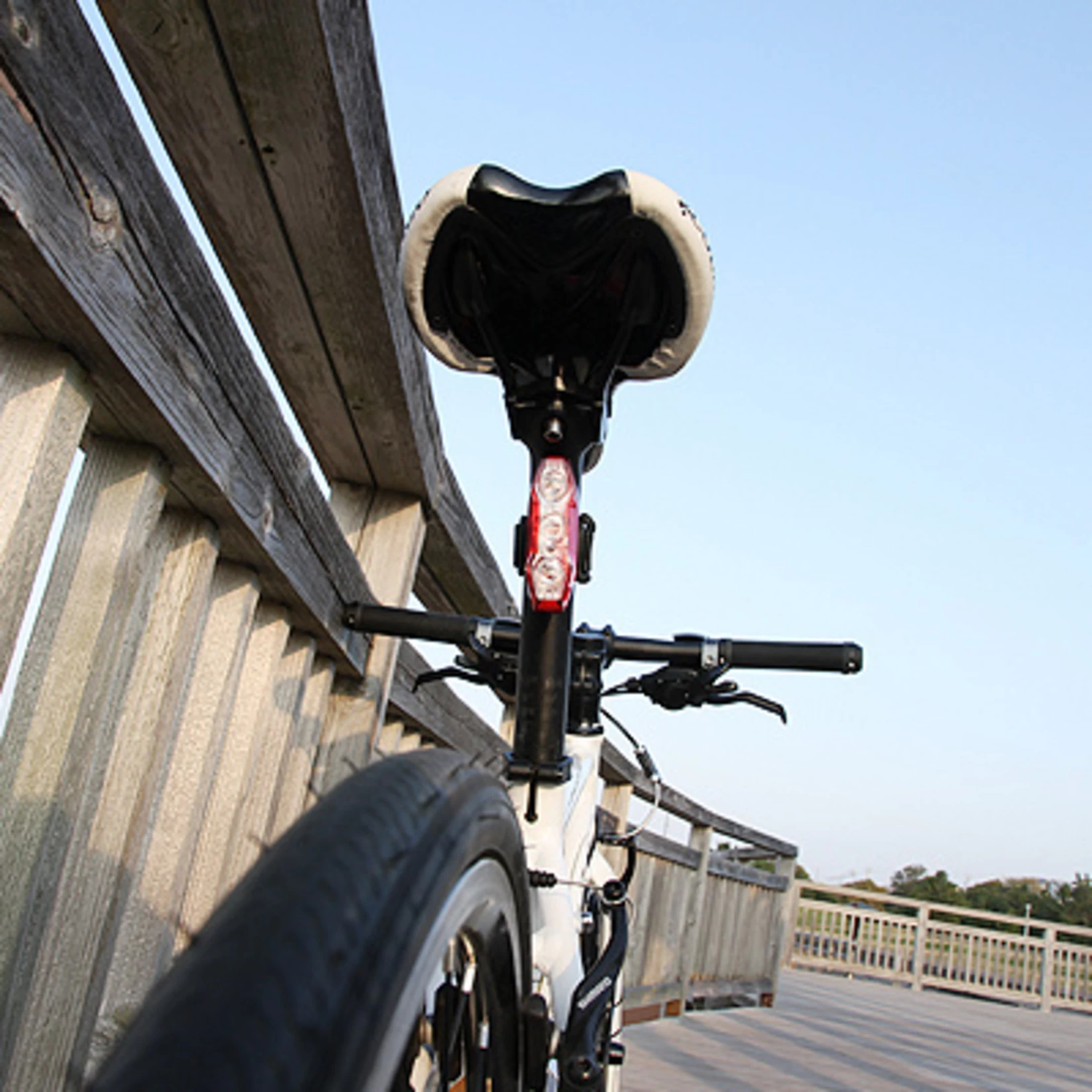 CATEYE VIZ 300 REAR LIGHT - Image 5